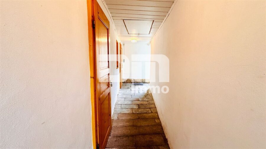 Solides Fachwerkhaus mit Nebengebäude in idyllischer Lage mit Garten und Garage - Flur / Diele Nebengebäude